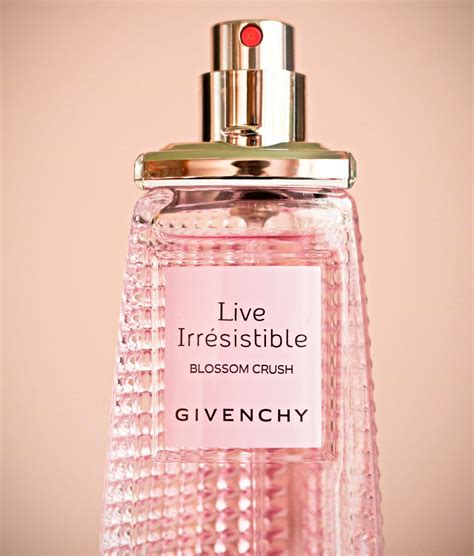 givenchy live irresistible blossom crush edp